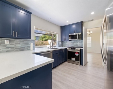 20220 Elkwood Street - Photo Thumbnail 5