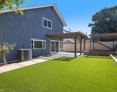 20220 Elkwood Street - Photo Thumbnail 18
