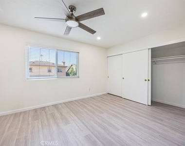 20220 Elkwood Street - Photo Thumbnail 9