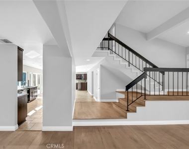 4642 Poe Avenue - Photo Thumbnail 8