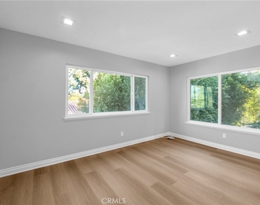 4642 Poe Avenue - Photo Thumbnail 28