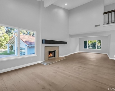 4642 Poe Avenue - Photo Thumbnail 6