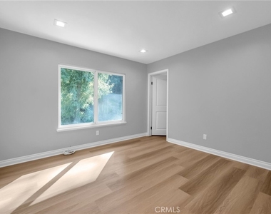 4642 Poe Avenue - Photo Thumbnail 32