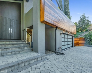 4642 Poe Avenue - Photo Thumbnail 2