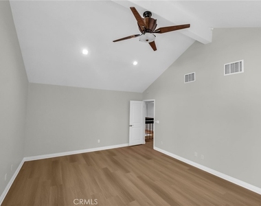 4642 Poe Avenue - Photo Thumbnail 21