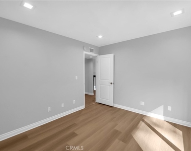4642 Poe Avenue - Photo Thumbnail 33