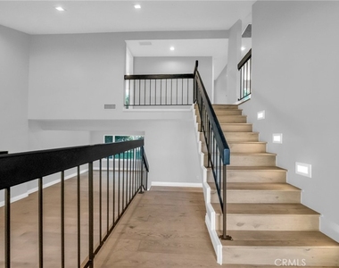 4642 Poe Avenue - Photo Thumbnail 3