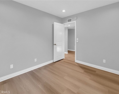 4642 Poe Avenue - Photo Thumbnail 31