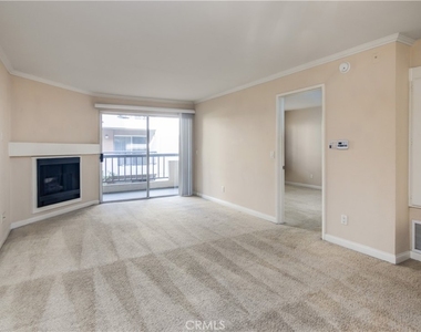 5500 Owensmouth Avenue - Photo Thumbnail 1