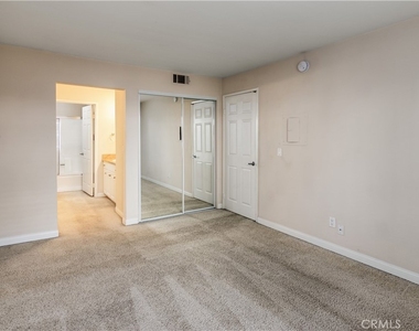 5500 Owensmouth Avenue - Photo Thumbnail 6
