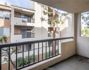 5500 Owensmouth Avenue - Photo Thumbnail 8