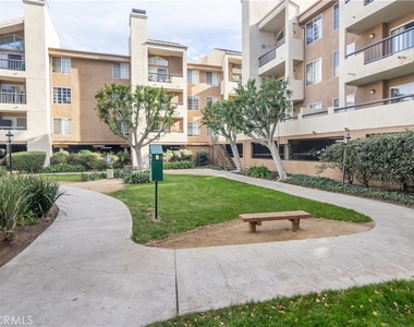 5500 Owensmouth Avenue - Photo Thumbnail 12
