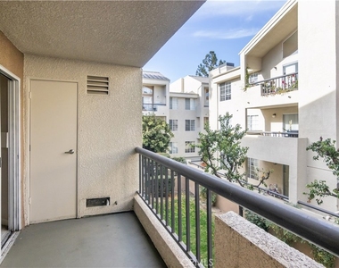 5500 Owensmouth Avenue - Photo Thumbnail 9