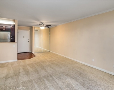 5500 Owensmouth Avenue - Photo Thumbnail 2