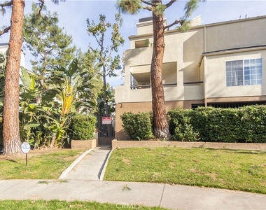 5500 Owensmouth Avenue - Photo Thumbnail 13