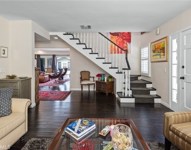 4323 Laurelgrove Avenue - Photo Thumbnail 16
