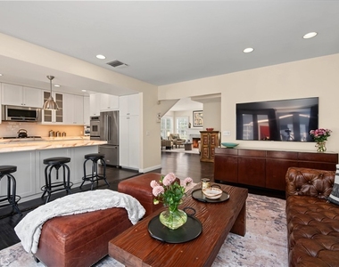 4323 Laurelgrove Avenue - Photo Thumbnail 18