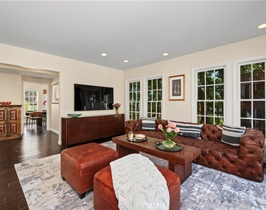 4323 Laurelgrove Avenue - Photo Thumbnail 19