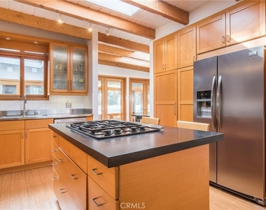 2828 Pacific View - Photo Thumbnail 7