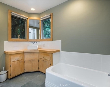 2828 Pacific View - Photo Thumbnail 13