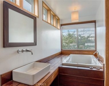 2828 Pacific View - Photo Thumbnail 21