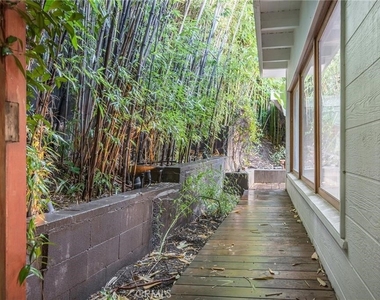 2828 Pacific View - Photo Thumbnail 27