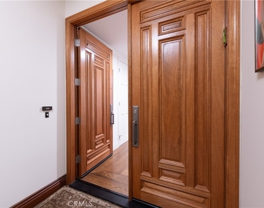 4774 Park Encino - Photo Thumbnail 3