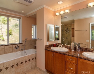 7019 Woodstone Place - Photo Thumbnail 12