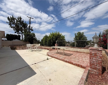 5621 Kenwood - Photo Thumbnail 21