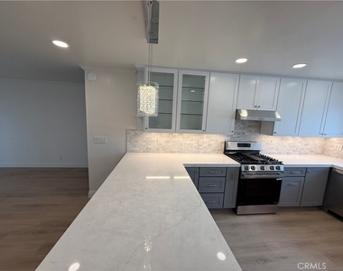 5621 Kenwood - Photo Thumbnail 5