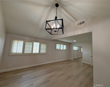 5621 Kenwood - Photo Thumbnail 12