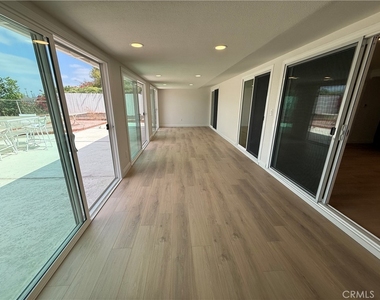 5621 Kenwood - Photo Thumbnail 16
