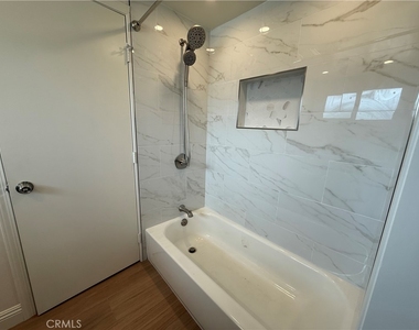5621 Kenwood - Photo Thumbnail 9