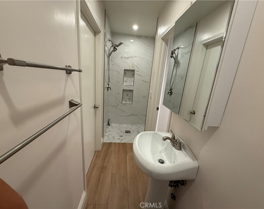 5621 Kenwood - Photo Thumbnail 15