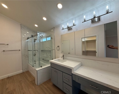 5621 Kenwood - Photo Thumbnail 7
