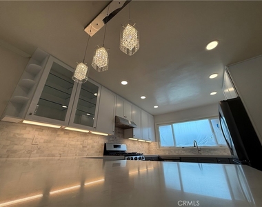 5621 Kenwood - Photo Thumbnail 2