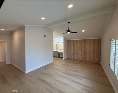 5621 Kenwood - Photo Thumbnail 1