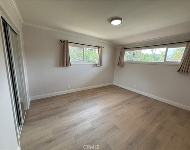 5621 Kenwood - Photo Thumbnail 18
