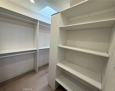 5621 Kenwood - Photo Thumbnail 13