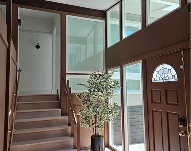3657 Broadmoor Boulevard - Photo Thumbnail 12