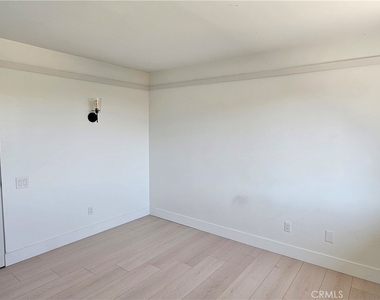 3657 Broadmoor Boulevard - Photo Thumbnail 31