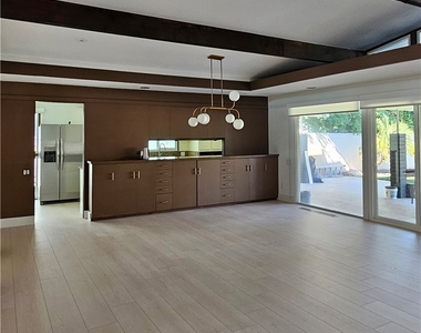 3657 Broadmoor Boulevard - Photo Thumbnail 9