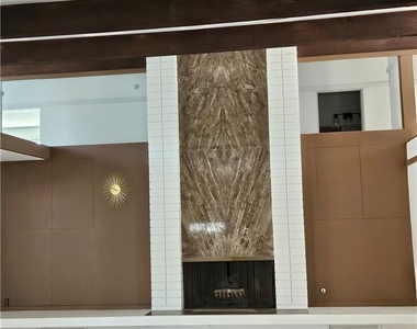 3657 Broadmoor Boulevard - Photo Thumbnail 7