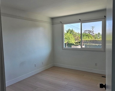 3657 Broadmoor Boulevard - Photo Thumbnail 36