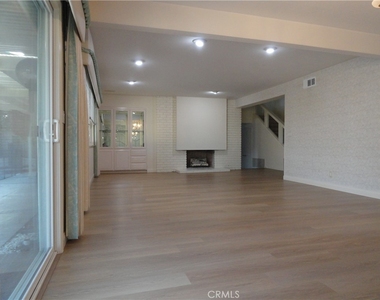 1100 La Senda Drive - Photo Thumbnail 2