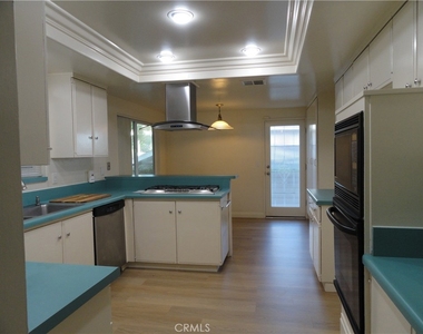 1100 La Senda Drive - Photo Thumbnail 9