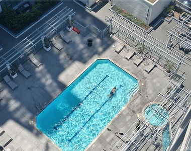 400 W Ocean Boulevard - Photo Thumbnail 3