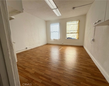 256 Florence Avenue - Photo Thumbnail 5