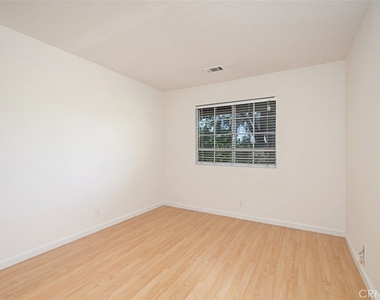 24392 Kingston Court - Photo Thumbnail 16