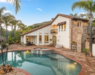 44915 Palladian Court - Photo Thumbnail 2